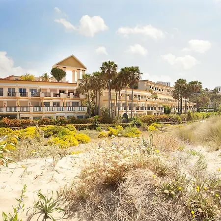 In Beachfront With Pool Apartment *