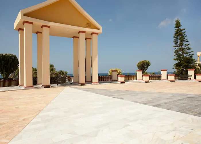 アパート In Beachfront With Pool *