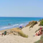 In Beachfront With Pool Apartment