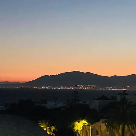 Lejlighed In Beachfront With Pool Marbella