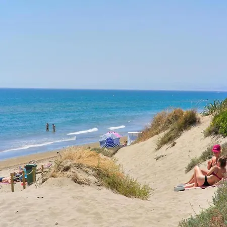 In Beachfront With Pool Appartamento